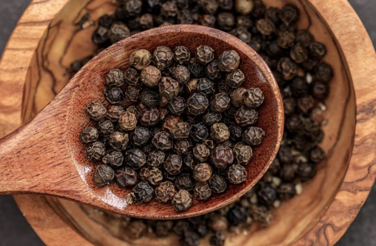 get rid of rats with black pepper